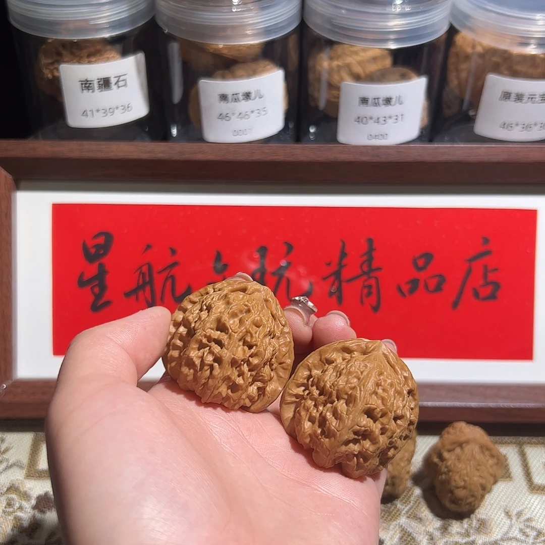 文玩核桃吊坠白狮子40