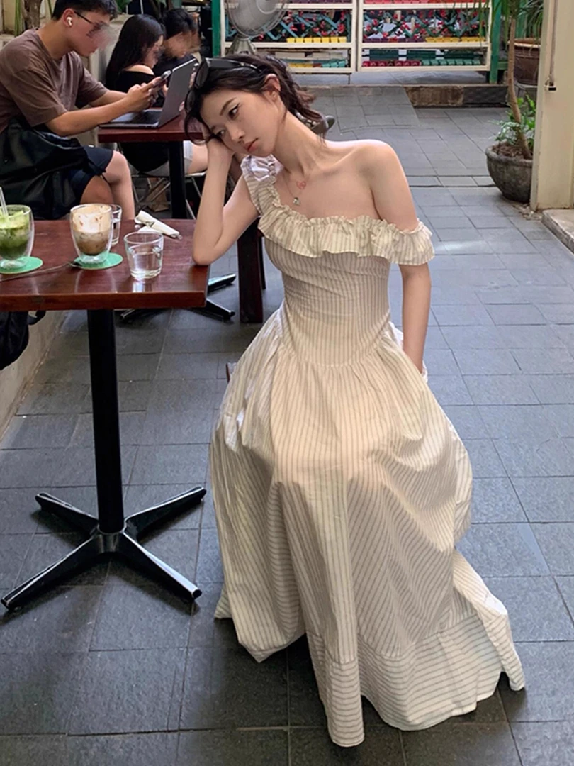 法式白色条纹一字肩吊带连衣裙子女夏季2025气质度假风长裙5314