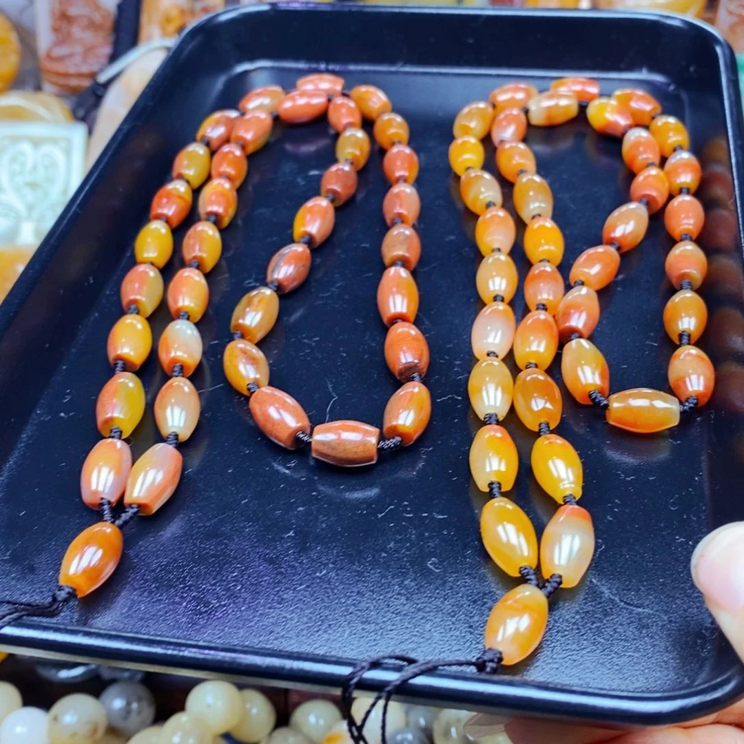 石英质玉（黄龙玉）未镶嵌颈饰