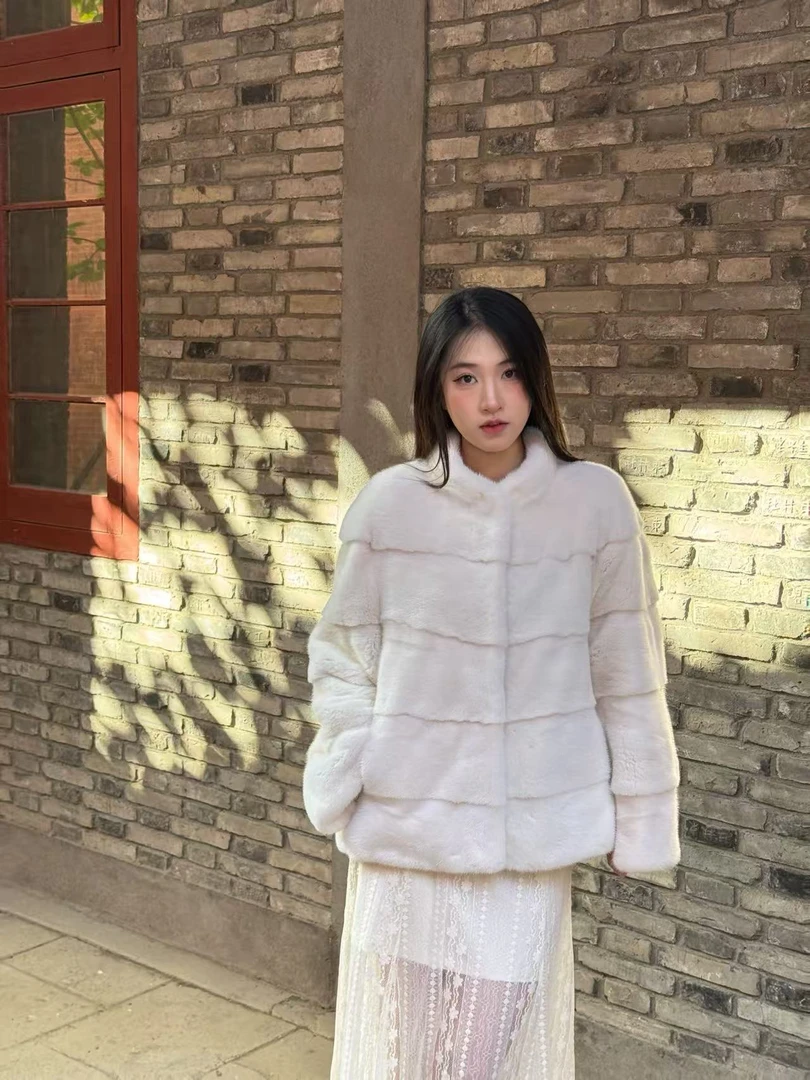 Pastures 秋冬新品紫金短二天鹅绒横排立翻领女款水貂外套