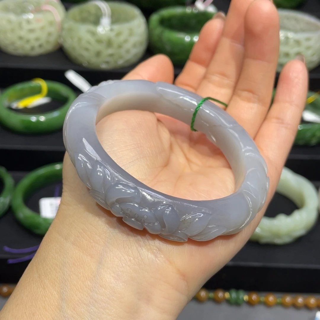 和田玉手镯55圈口 编号18未镶嵌