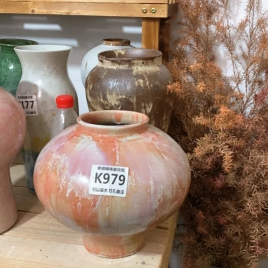 瓶景德镇陶瓷。景德镇陶瓷