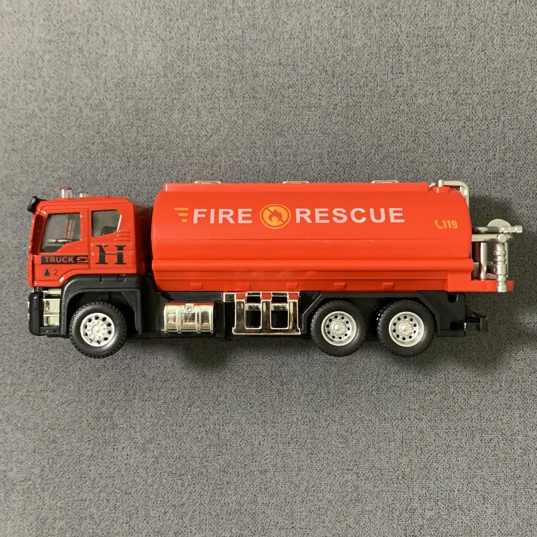 儿童合金惯性消防车玩具工程车仿真耐摔男孩宝宝水罐车小汽车模型