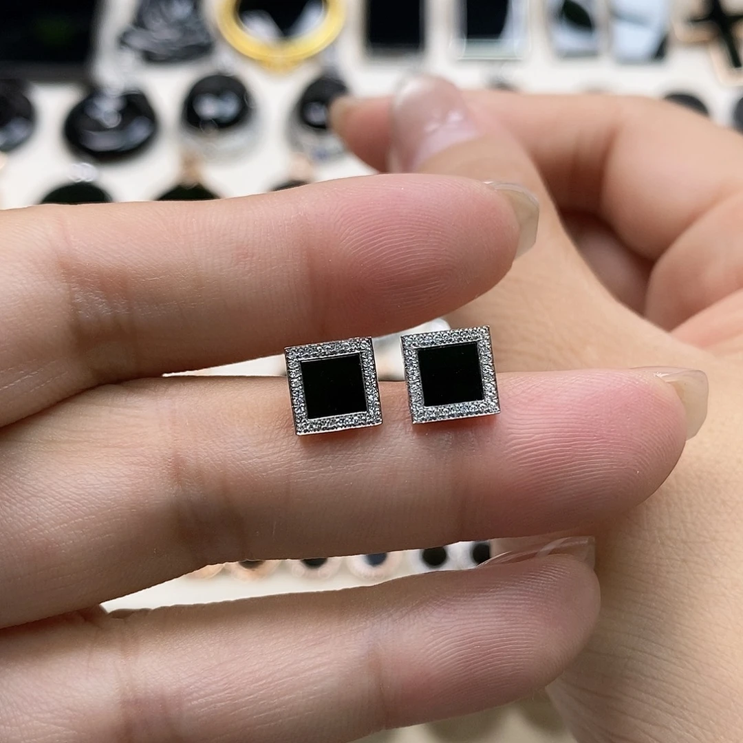 18K金镶嵌翡翠耳饰