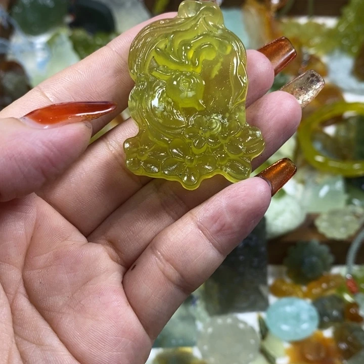 蛇纹石玉未镶嵌吊坠