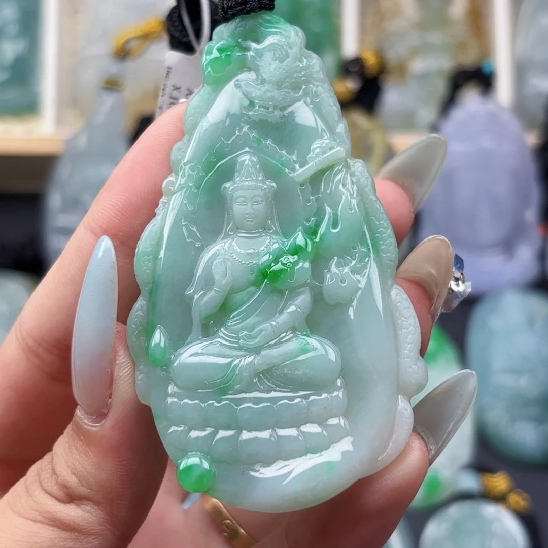 翡翠未镶嵌颈饰观音