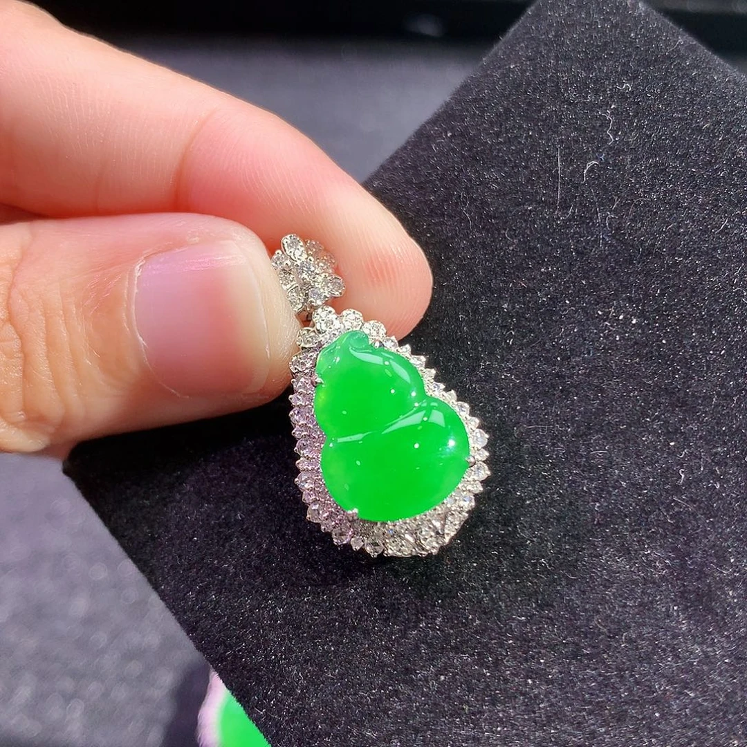 翡翠18K金镶嵌颈饰