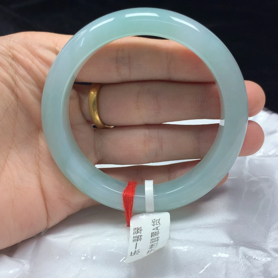 翡翠未镶嵌手镯（圆镯）57.2