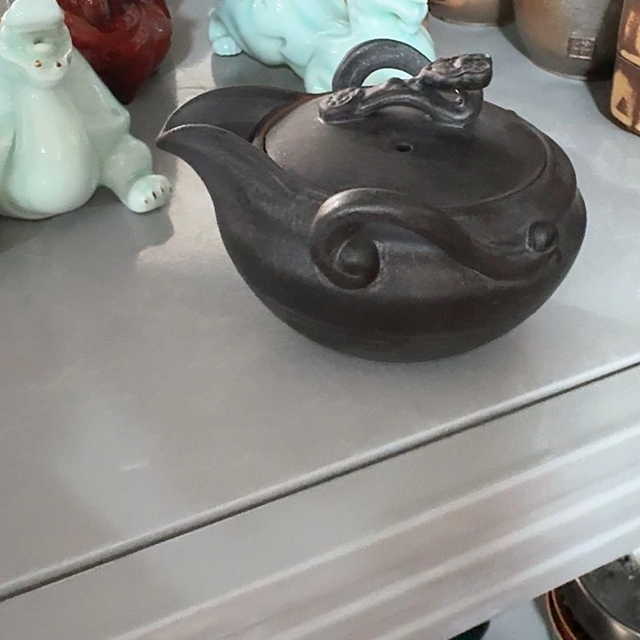 主人杯一个，瓷。品茗