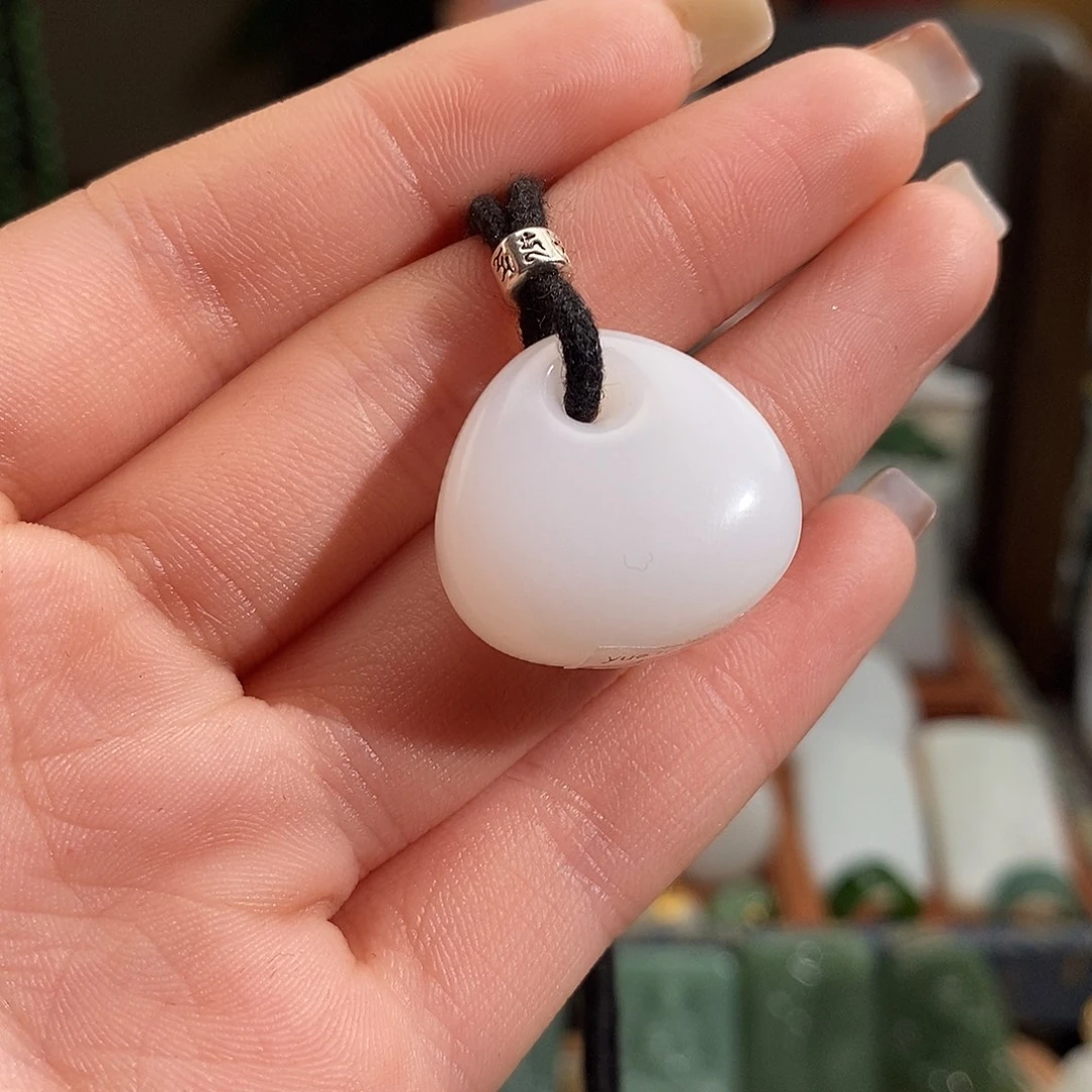 和田玉未镶嵌吊坠(赠链)