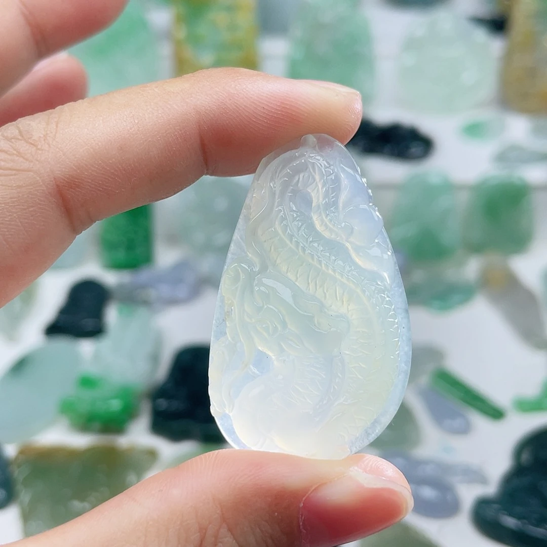 翡翠颈饰未镶嵌龙