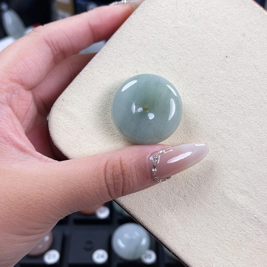 颈饰未镶嵌石英质玉