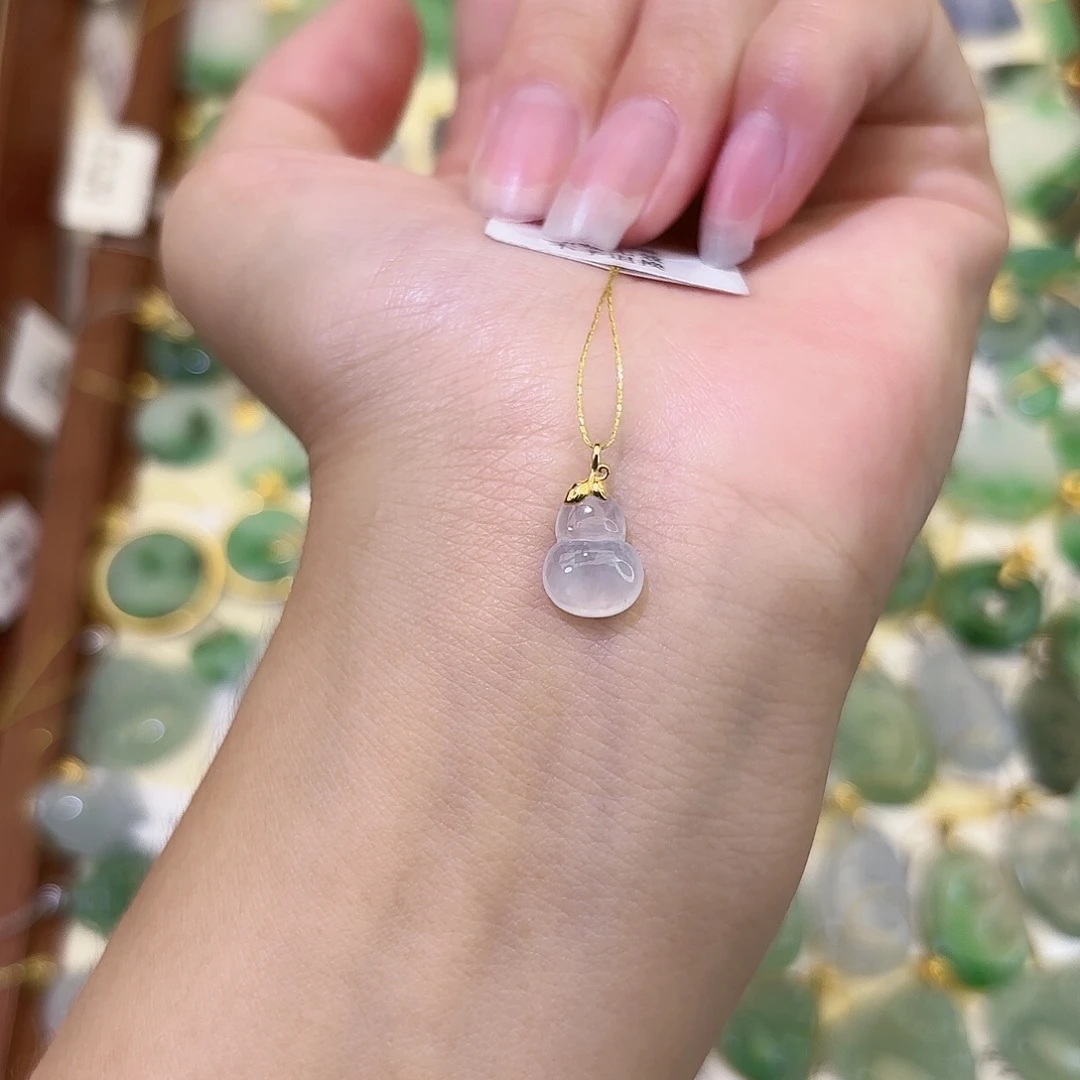 颈饰18K金镶嵌翡翠葫芦