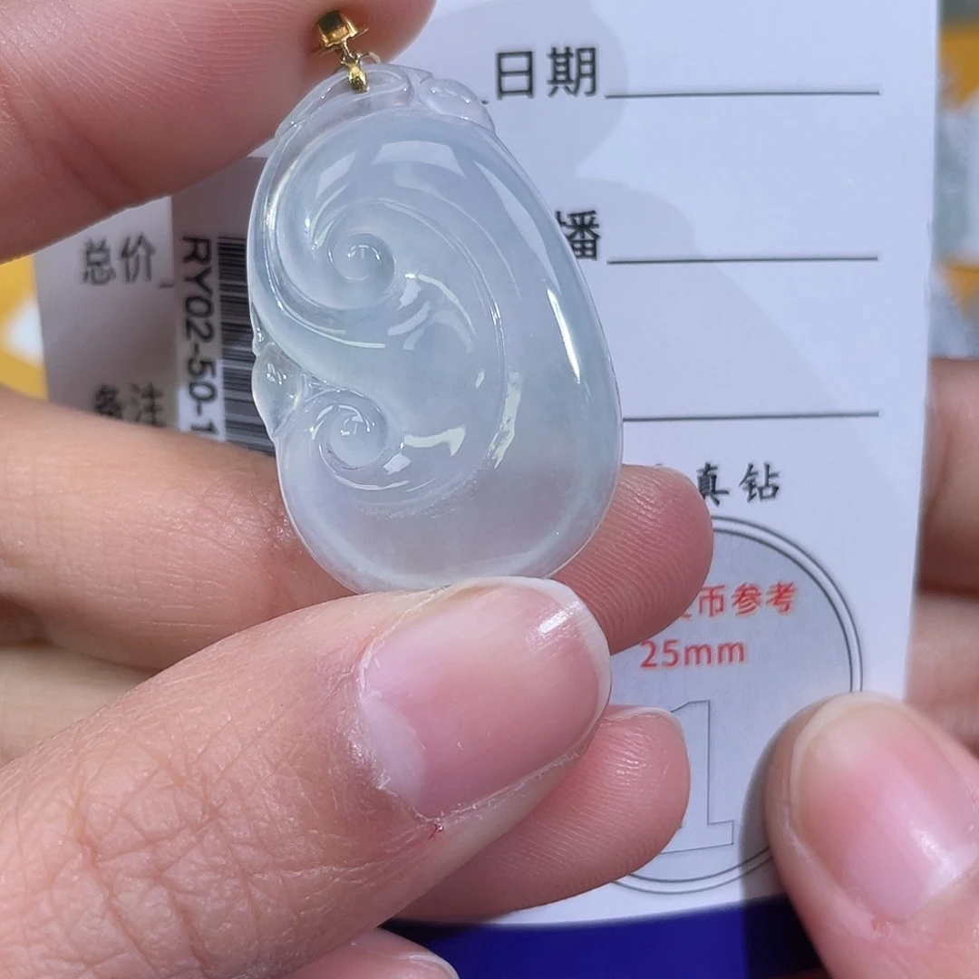 翡翠18K金镶嵌颈饰如意