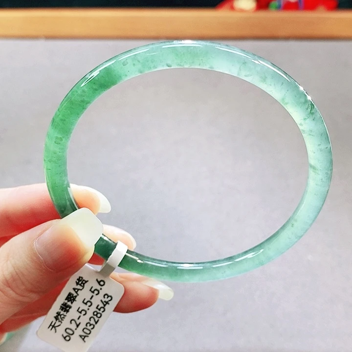 翡翠未镶嵌手镯（圆镯）