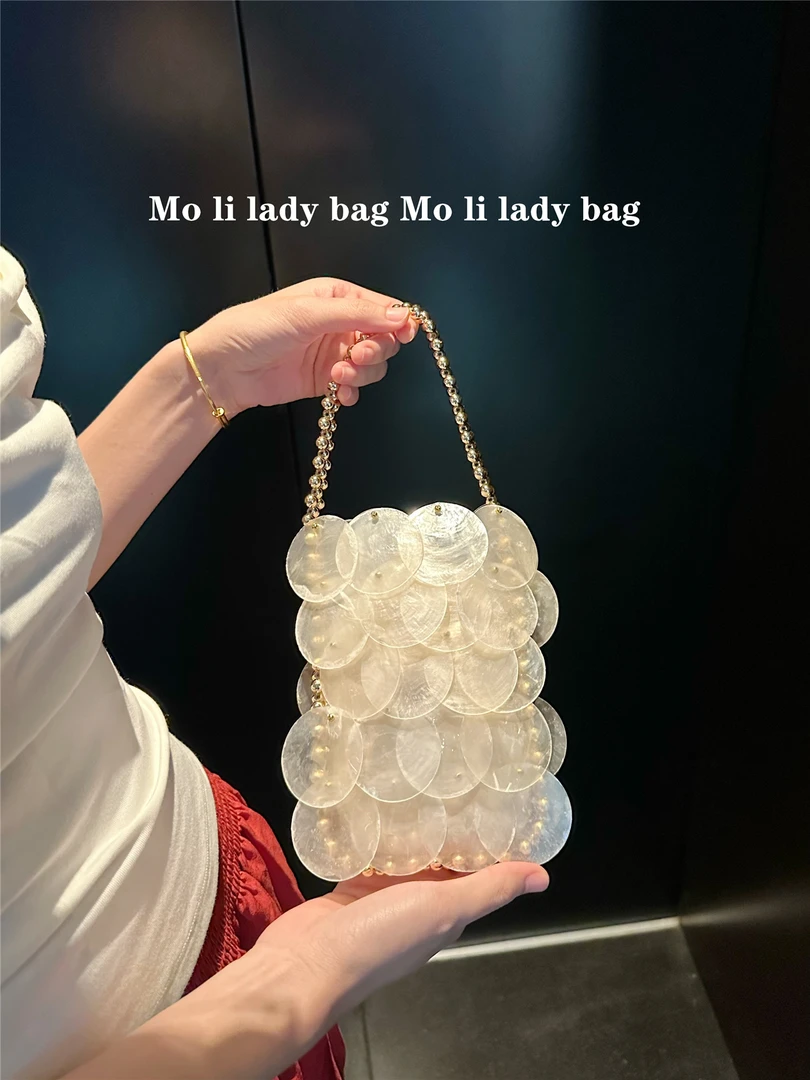 天然贝壳新款彩色手工编织贝壳包时尚彩色女手提包串珠链条鱼鳞包