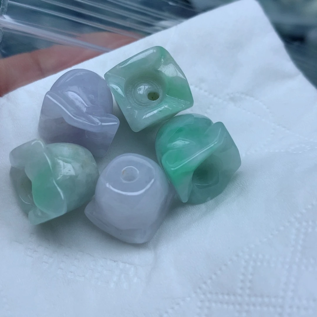 颈饰足铂镶嵌翡翠翡翠