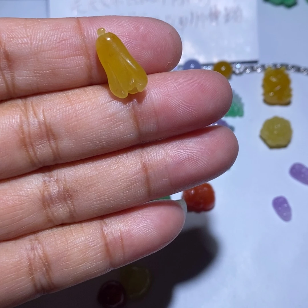 颈饰未镶嵌翡翠杏**你