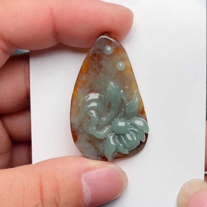 翡翠颈饰未镶嵌荷花