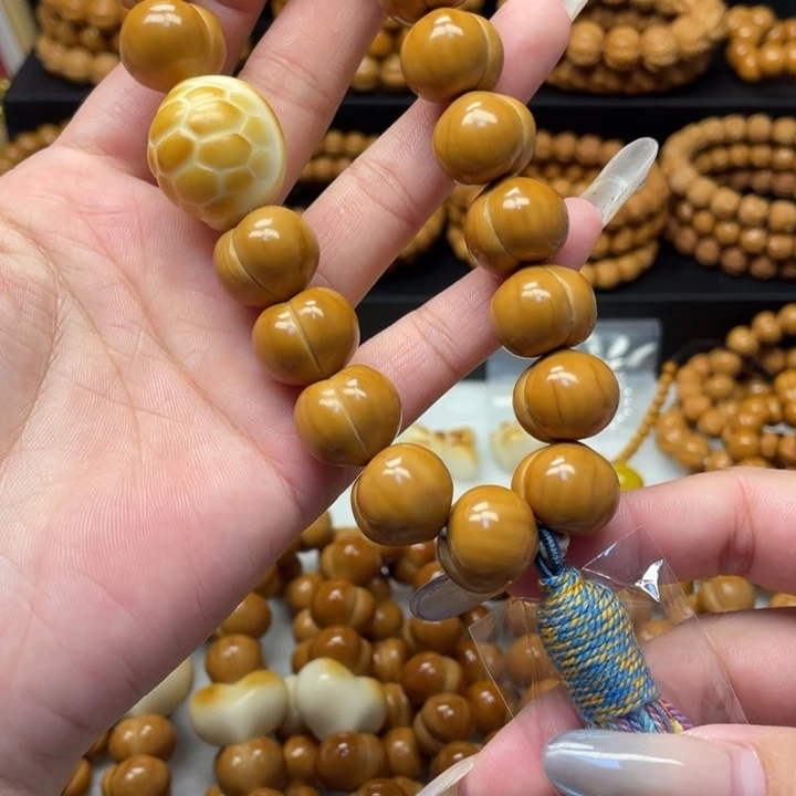 ****曲猴头核桃吊坠微瑕屁桃加富甲流苏