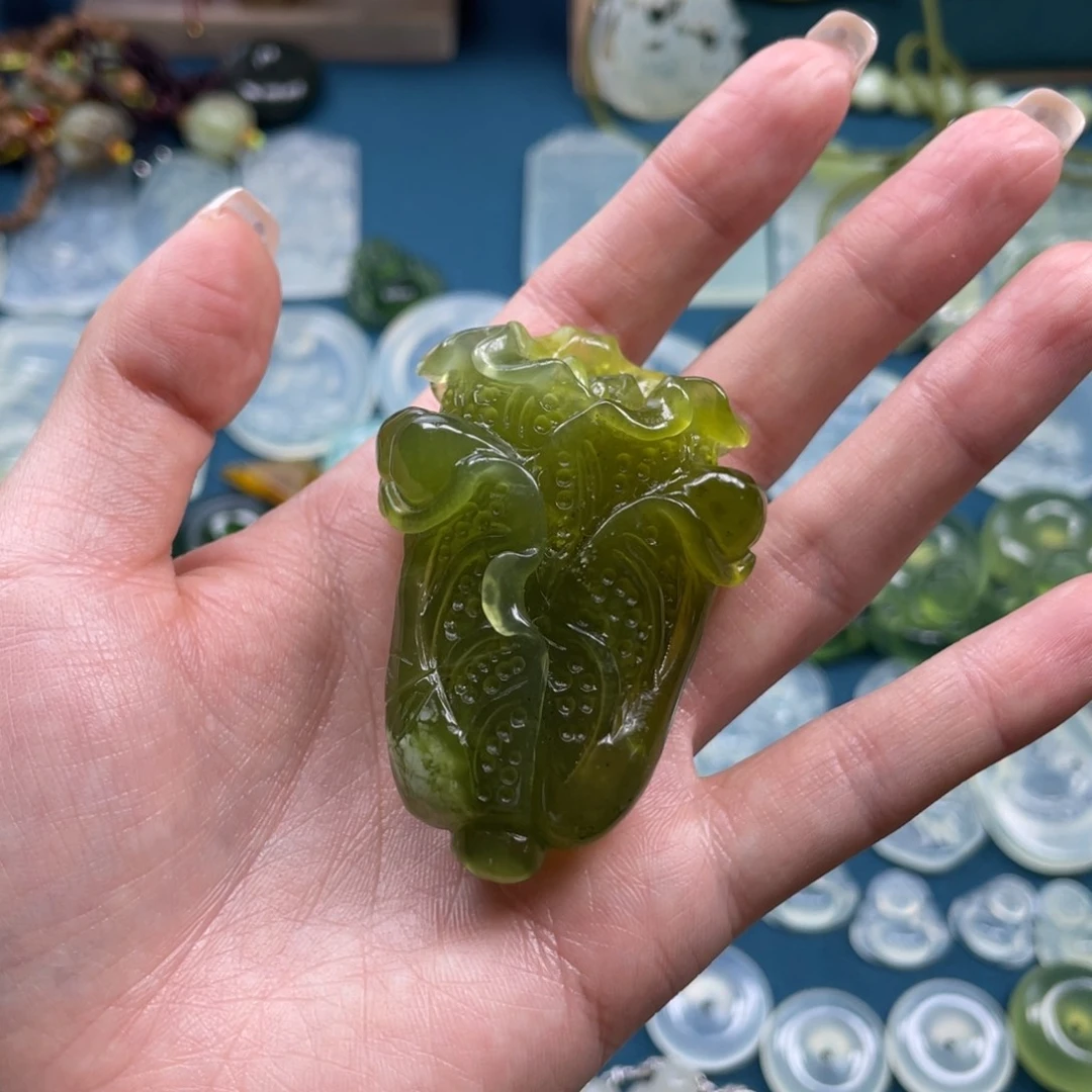 沙***子蛇纹石玉未镶嵌颈饰
