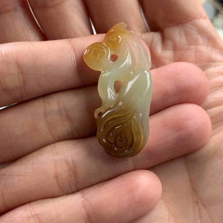 和田玉颈饰未镶嵌房****活