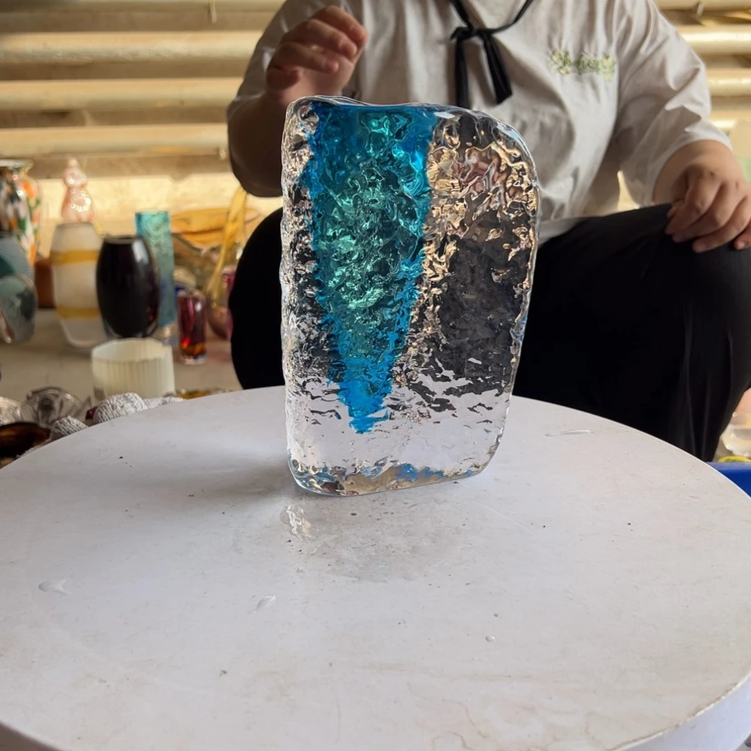 冰蓝色火山石高21琉璃花器摆件成品