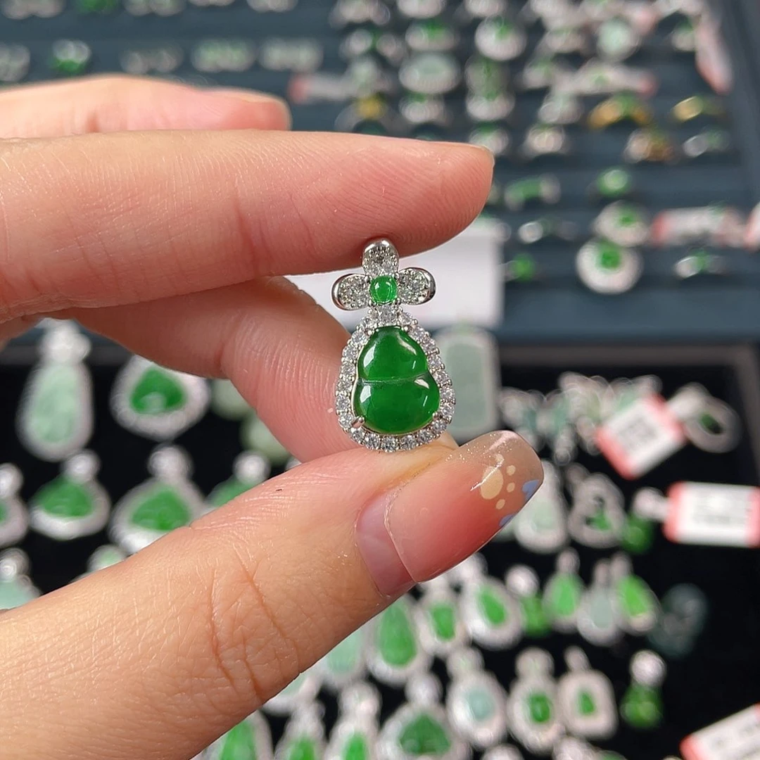 吊坠(不含链)未镶嵌翡翠