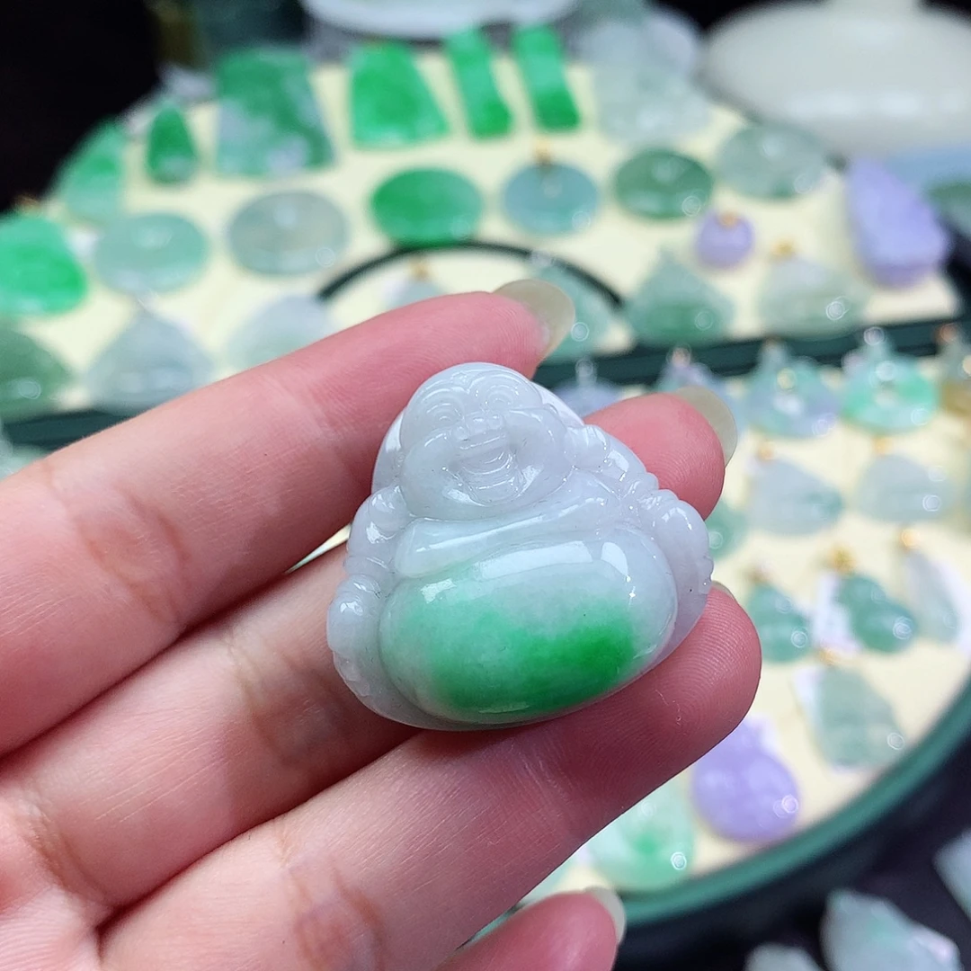翡翠未镶嵌颈饰佛公