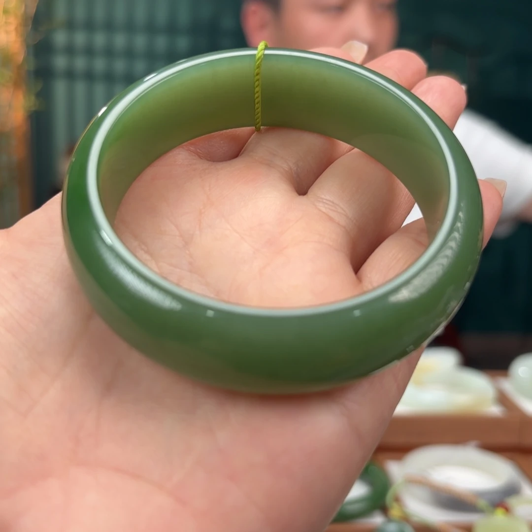 和田玉手镯未镶嵌丽**风