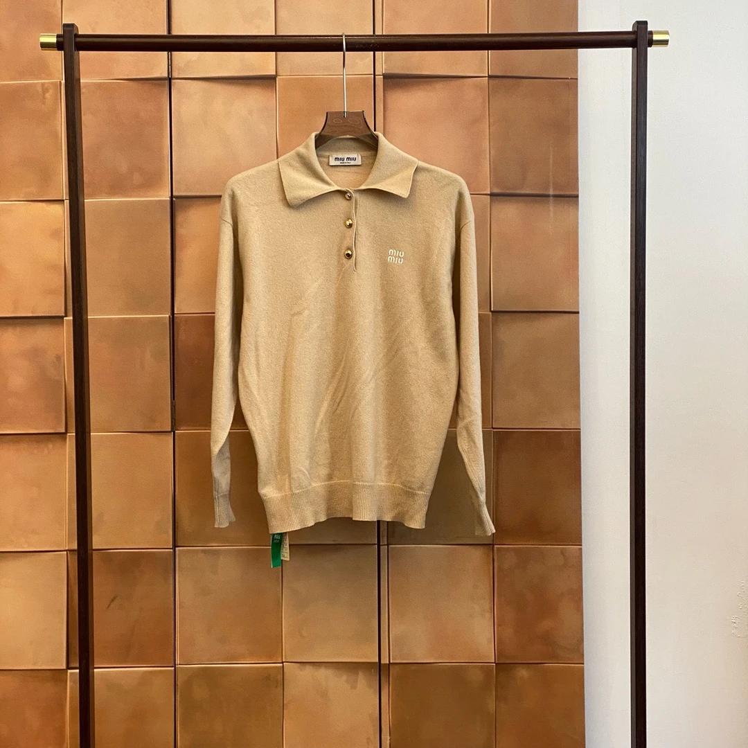 99新 MIU MIU/缪缪 23fw新款标语logo金扣羊绒针织衫/36码/29490