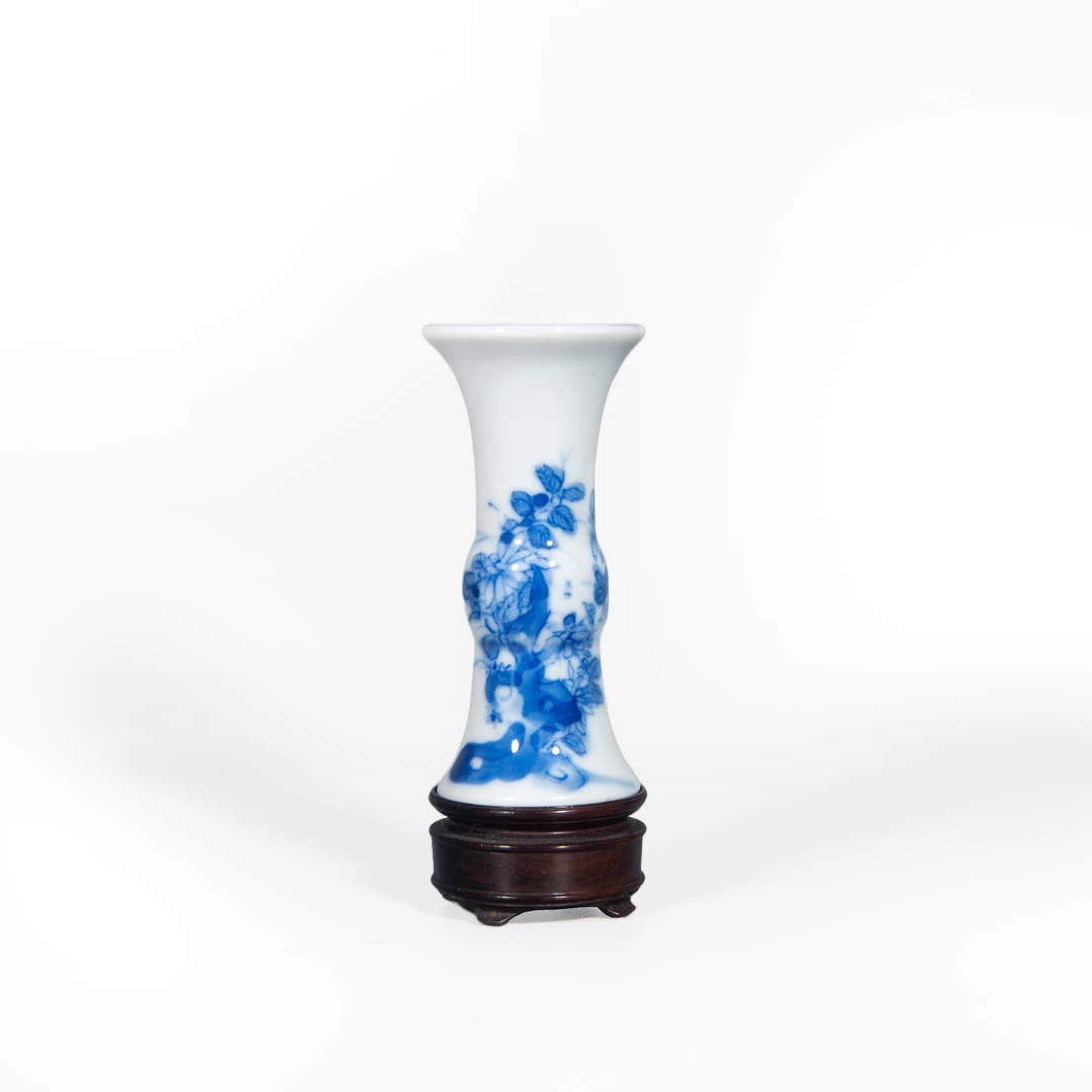 87.清光绪 青花洞石花卉花觚