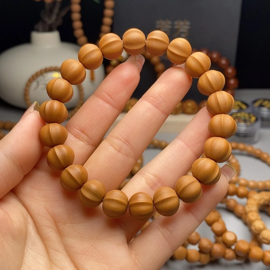 文玩核桃吊坠鲨鱼