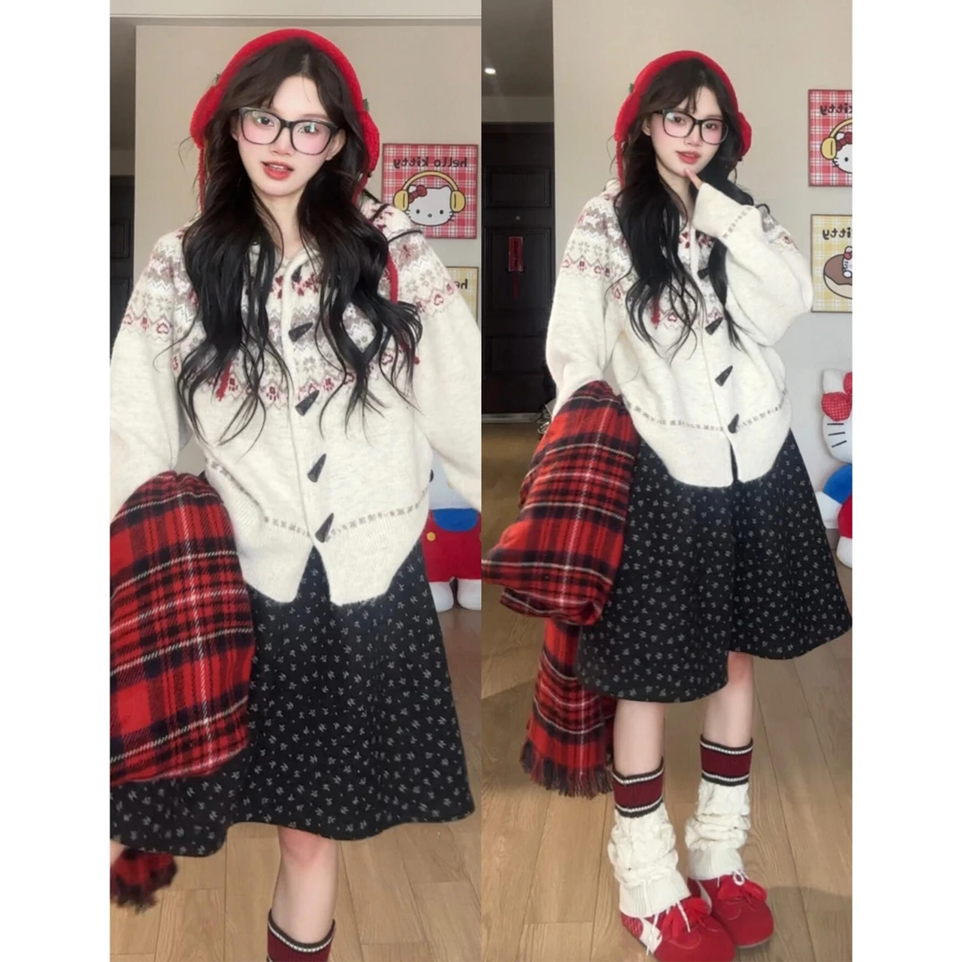 慵懒复古牛角扣连帽费尔岛毛衫女秋冬小个子休闲黑色碎花半裙套装