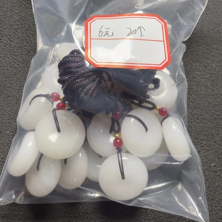 石英质玉未镶嵌颈饰日**辰