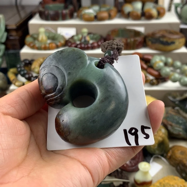 岫岩河磨玉（透闪石质玉）未镶嵌珠宝奇石