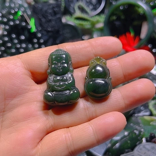 蛇纹石玉未镶嵌颈饰七**主