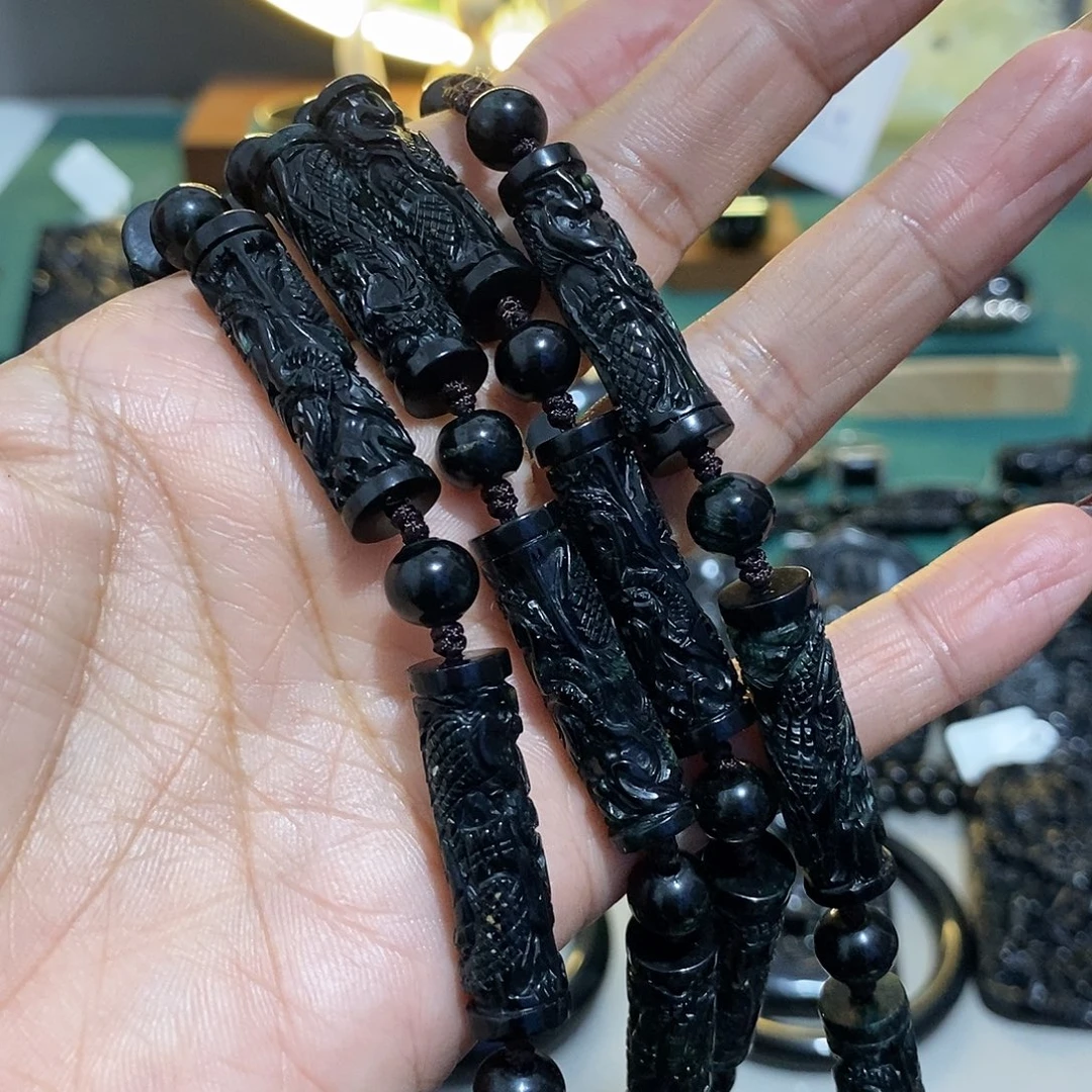 社***单蛇纹石玉未镶嵌颈饰