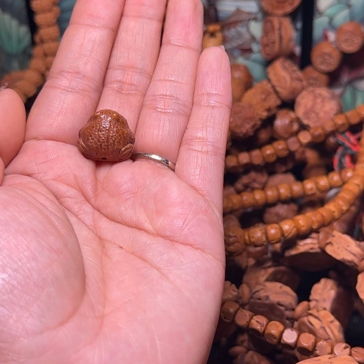 桃核吊坠呱呱来财小