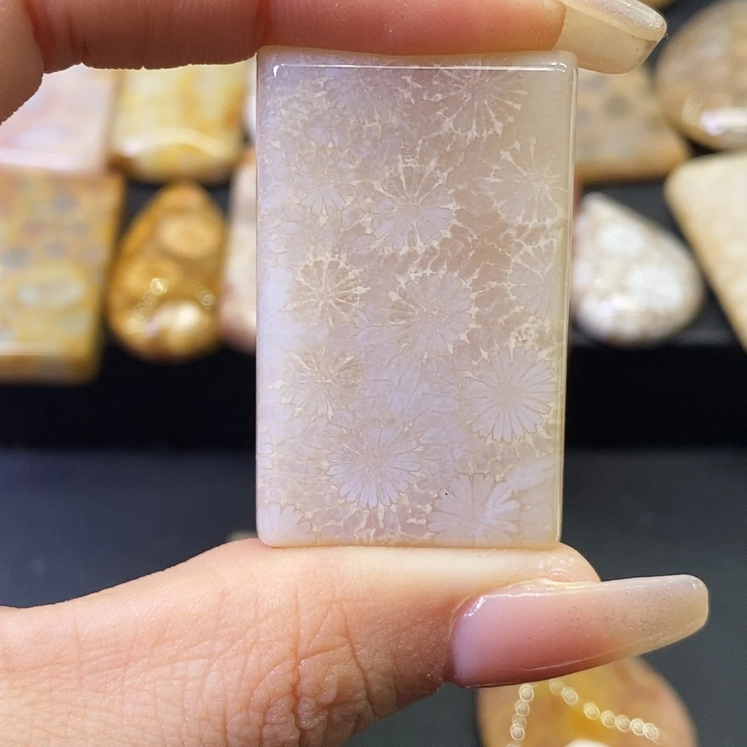 硅化玉颈饰合金羊**物