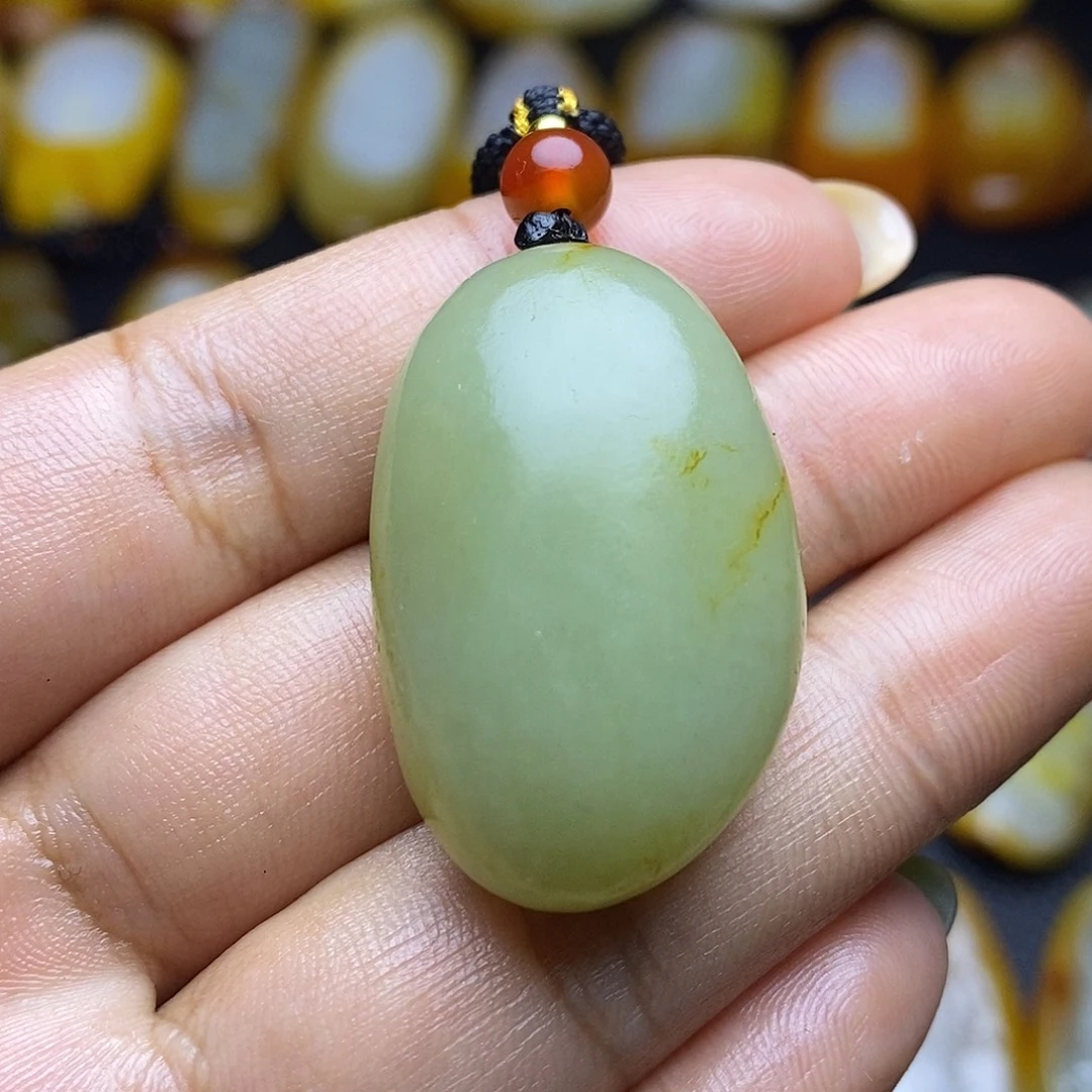 颈饰未镶嵌和田玉（糖玉）