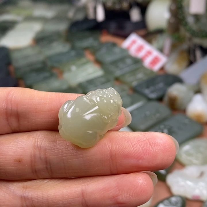 和田玉未镶嵌颈饰予