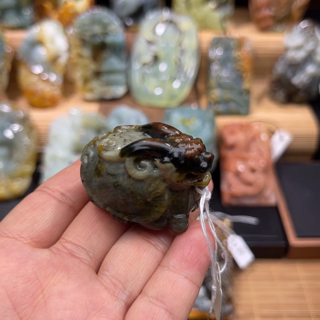 ****儿蛇纹石玉未镶嵌颈饰