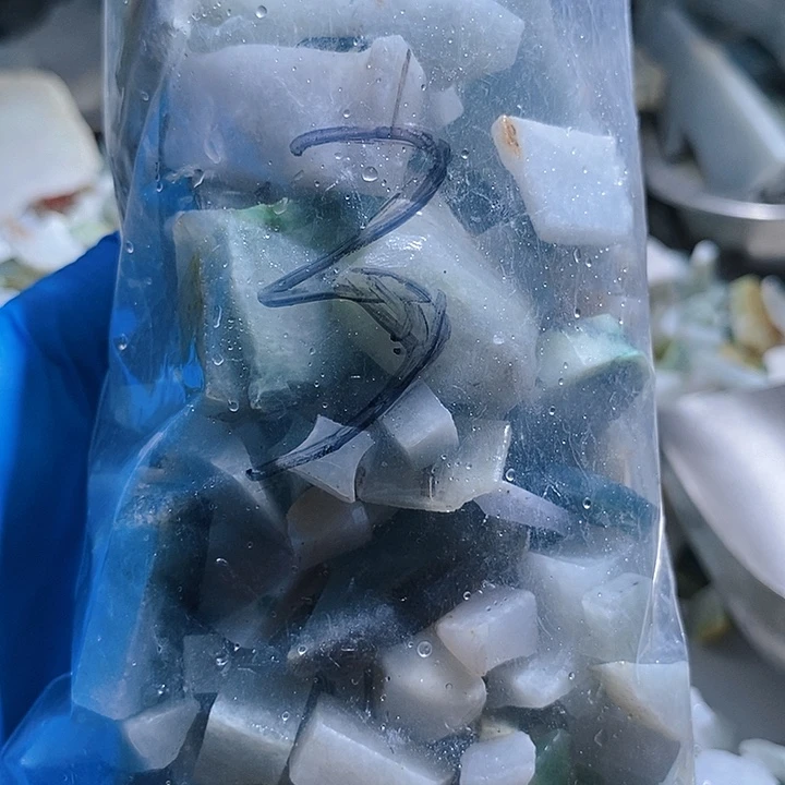翡翠未镶嵌颈饰鱼缸料3