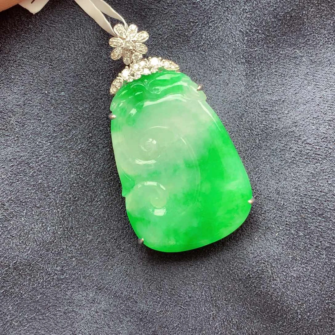 颈饰18K金镶嵌翡翠上新