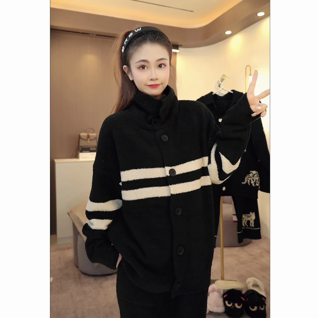 【秀秀家】冬季上新《黑条纹》软绵绵网红舒适睡衣半边绒宽松