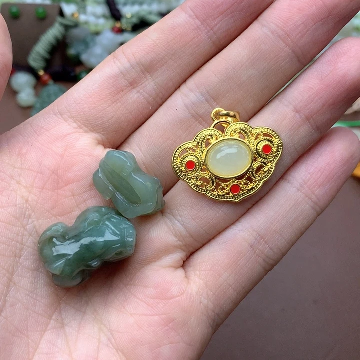 喵***爱未镶嵌手镯和田玉