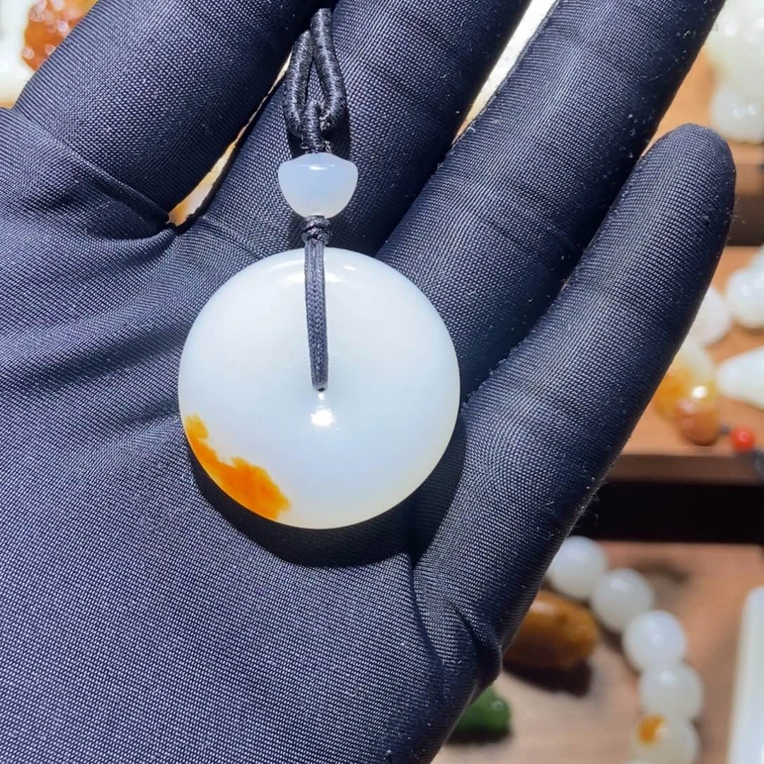 爱****和田玉未镶嵌颈饰