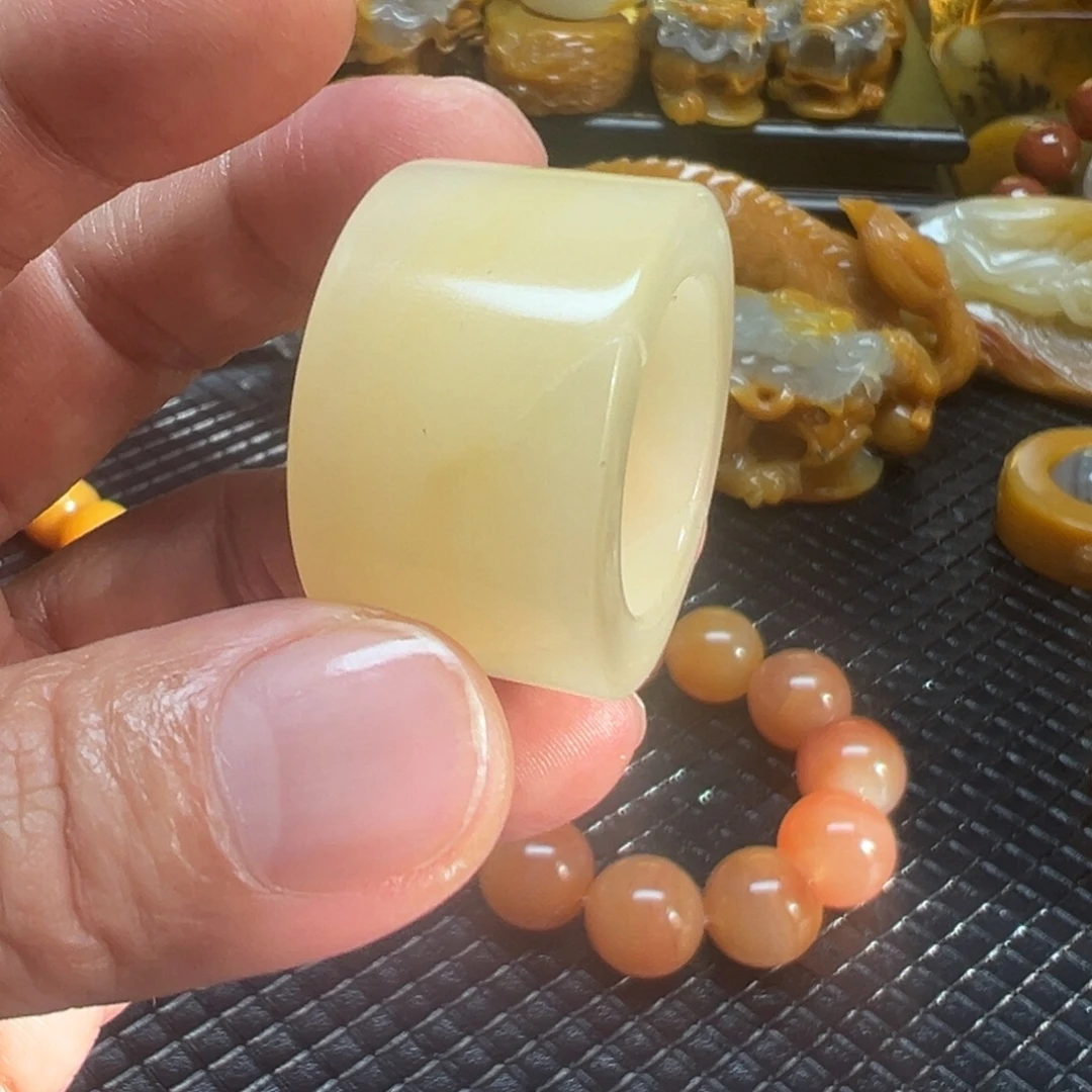 石英质玉未镶嵌颈饰