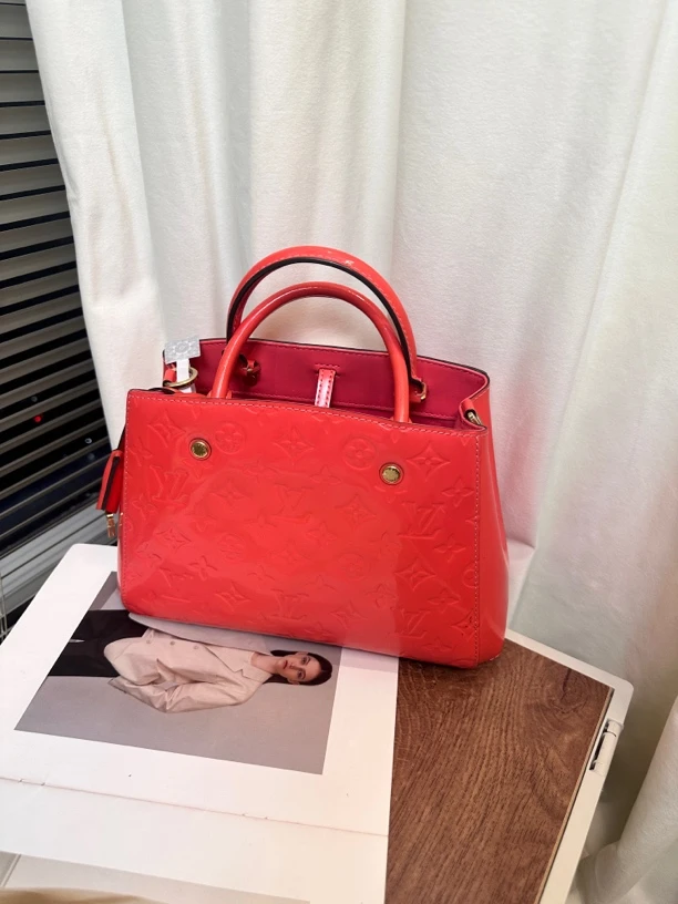 95新 LouisVuitton/路易威登 红色漆皮蒙田手提斜挎包时尚百搭